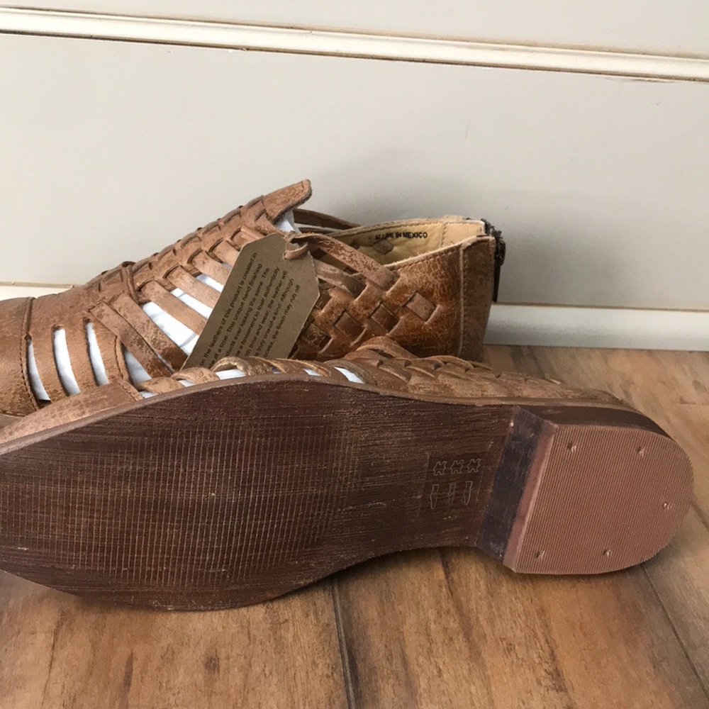 Sold! Bedstu Las Cruces woven flats - Picture 6 of 8